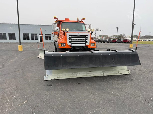 2006 Sterling LT9500 Pick Up Truck for sale — view 2