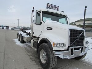2015 Volvo VHD64B200 Hook Lift Truck for sale — view 2