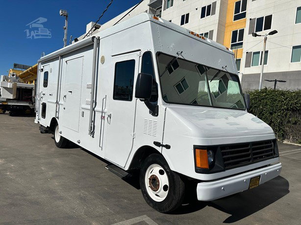 2002 Workhorse P30 Van - Step for sale — view 2