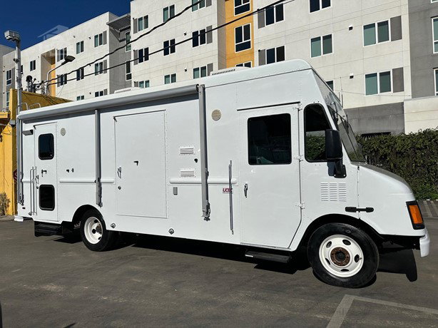 2002 Workhorse P30 Van - Step for sale — view 3
