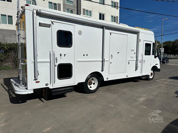 2002 Workhorse P30 Van - Step for sale — view 4