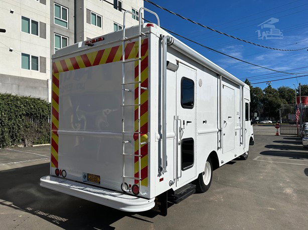 2002 Workhorse P30 Van - Step for sale — view 5
