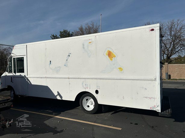 2005 Workhorse P31442 Van - Step for sale — view 3