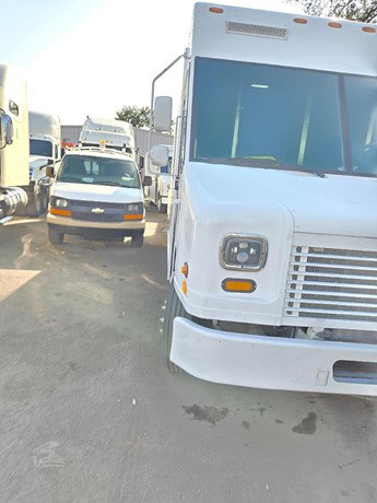 2010 Workhorse W62 Van - Step for sale — view 2